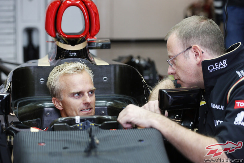 Heikki Kovalainen prueba el asiento en Lotus