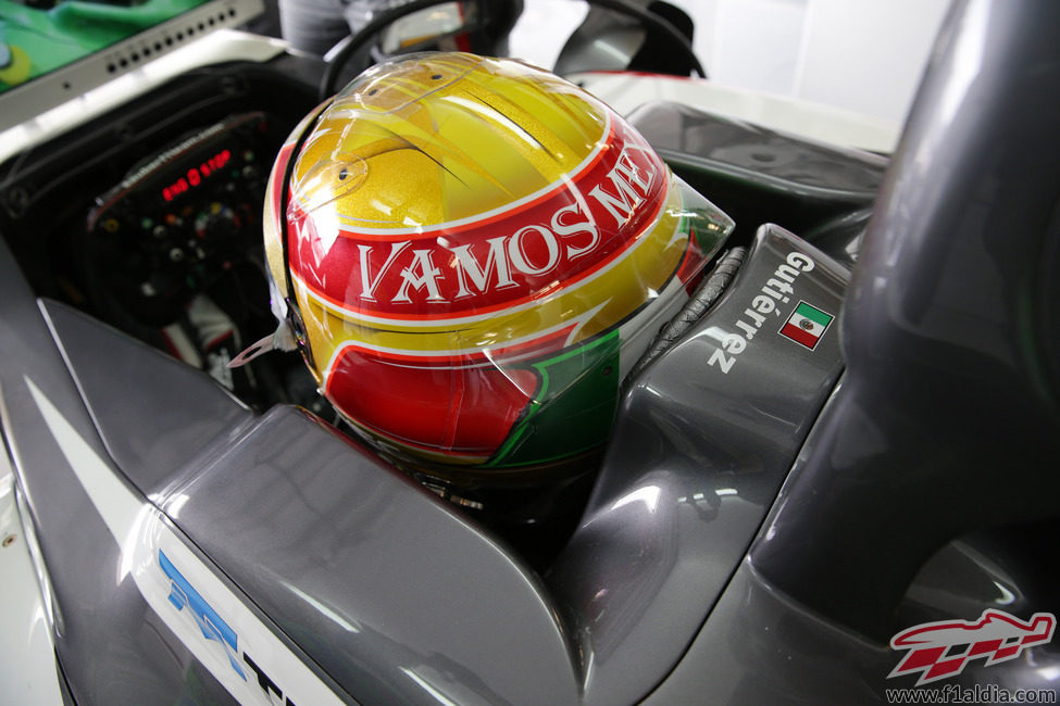 Vista trasera del casco de Esteban Gutiérrez en el Gran Premio de Estados Unidos 2013