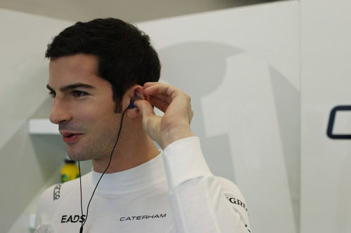 Alexander Rossi se prepara en boxes