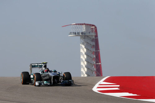 Lewis Hamilton, en los primeros metros del COTA