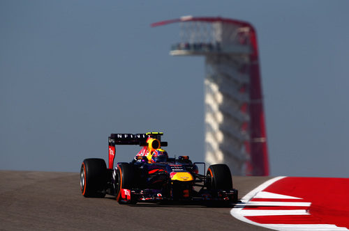 Mark Webber rueda con el compuesto duro