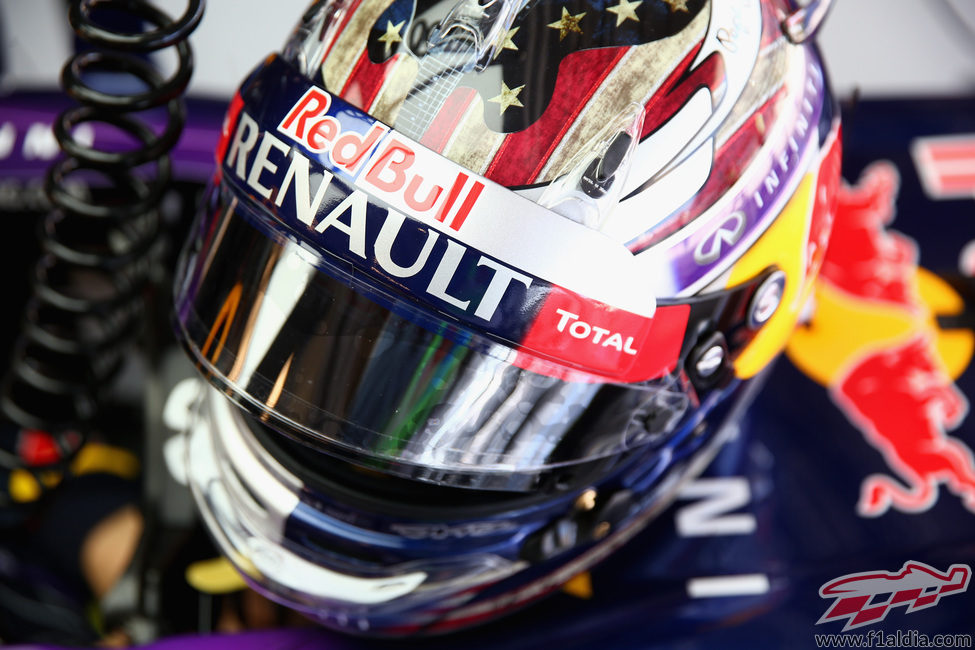 Primer plano del casco de Vettel