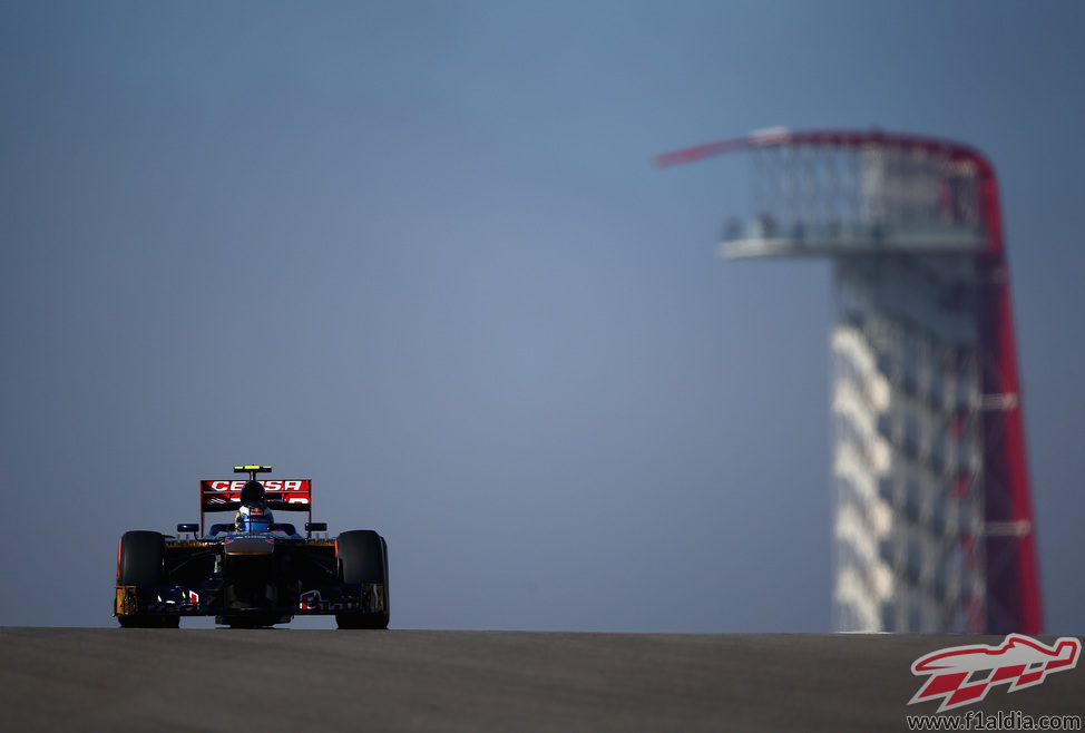 Daniel Ricciardo rueda con el compuesto duro