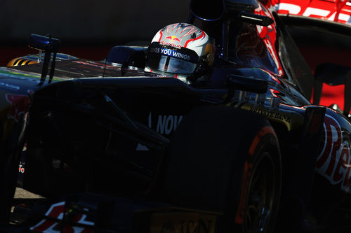 Daniil Kvyat rueda a toda velocidad con el STR8