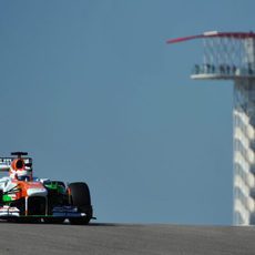 Primera curva para Paul di Resta