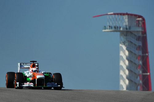 Primera curva para Paul di Resta