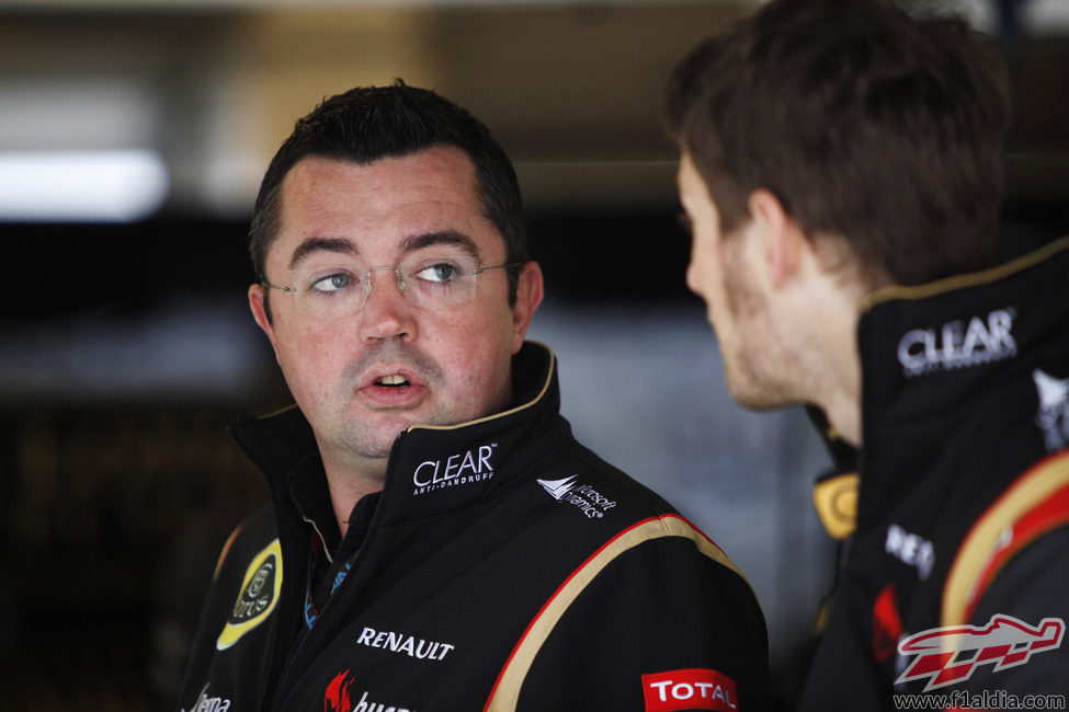 Romain Grosjean hablando con Eric Boullier