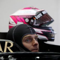 Heikki Kovalainen se sienta por primera vez en el Lotus
