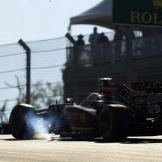 Romain Grosjean se pasa de frenada en la primera curva del Circuito de las Américas