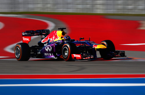 Sebastian Vettel avanza en el COTA