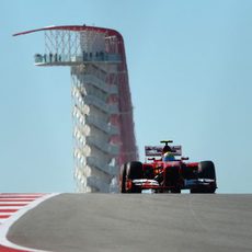 Felipe Massa completa los primeros metros en el COTA