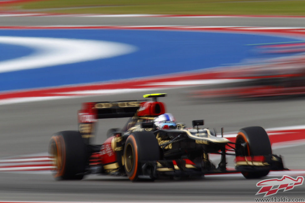 Romain Grosjean en las enlazadas del primer sector del COTA