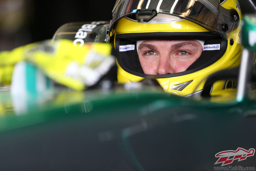 Mirada atenta de Nico Rosberg