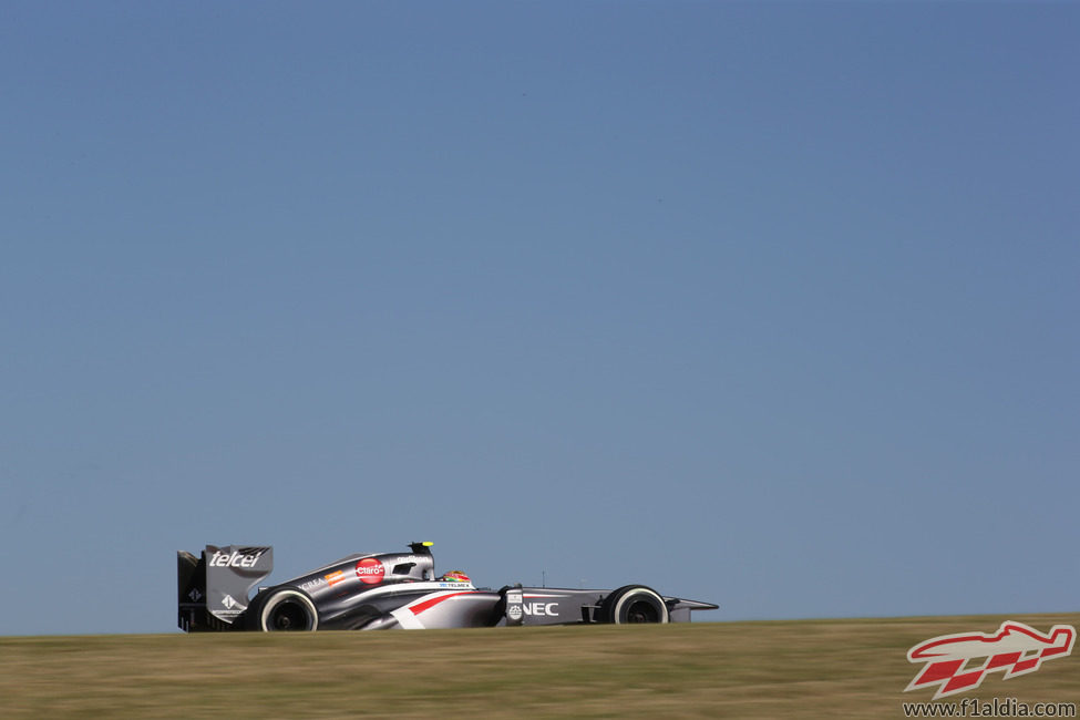 Esteban Gutiérrez rueda con el medio