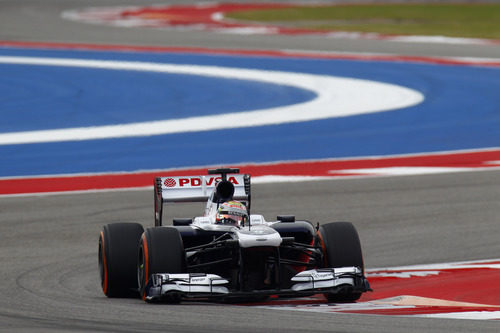 Pastor Maldonado sufre para marcar buenos tiempos