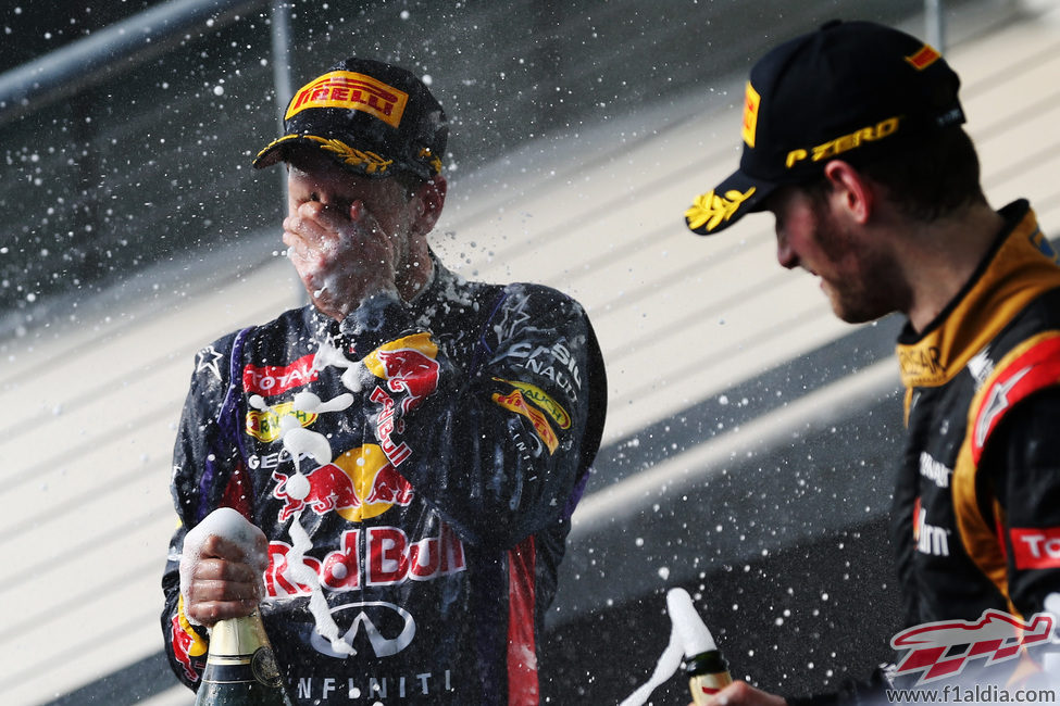 Baño de champán para sebastian Vettel y Romain Grosjean