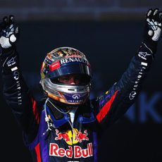 Puños al aire de Sebastian Vettel