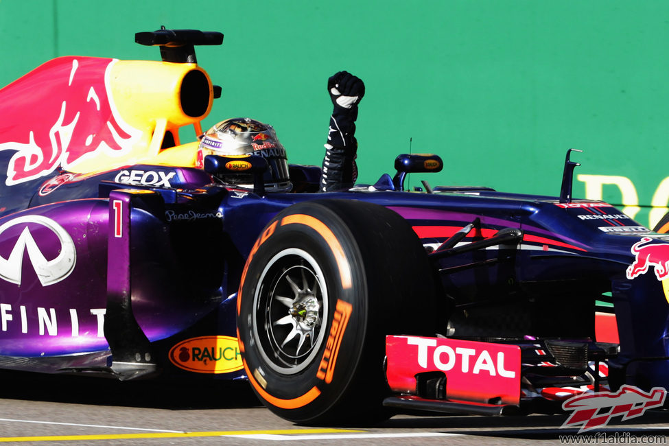 Sebastian Vettel celebra su victoria en el RB9