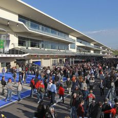 El 'pitlane' del Circuito de las Américas lleno de aficionados