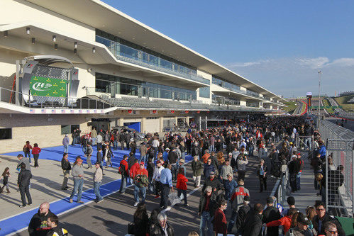 El 'pitlane' del Circuito de las Américas lleno de aficionados