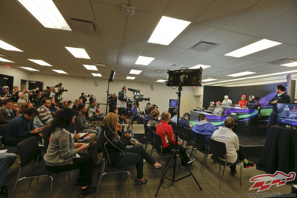 Otra vista de la sala de prensa