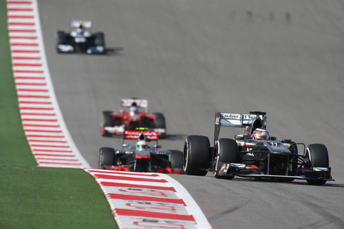 Tren de coches liderado por Nico Hülkenberg