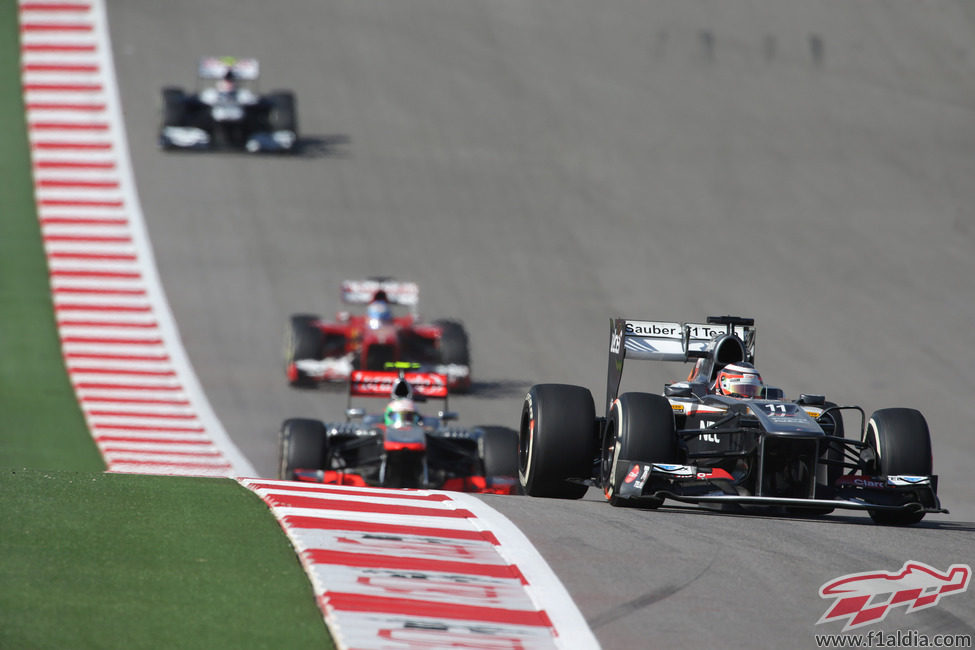 Tren de coches liderado por Nico Hülkenberg