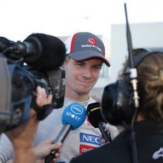 Nico Hülkenberg atiende a la prensa