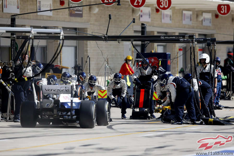 Williams se prepara para una parada de Valtteri Bottas