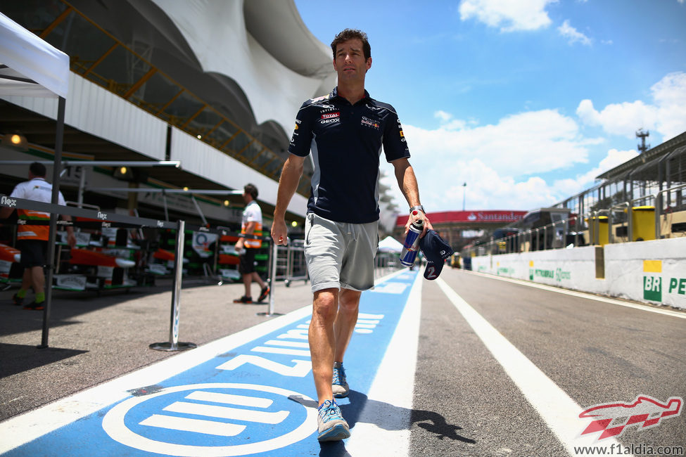 Mark Webber a por su último 'track walk'