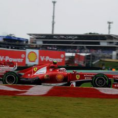 Felipe Massa estrena casco en el GP de Brasil 2013