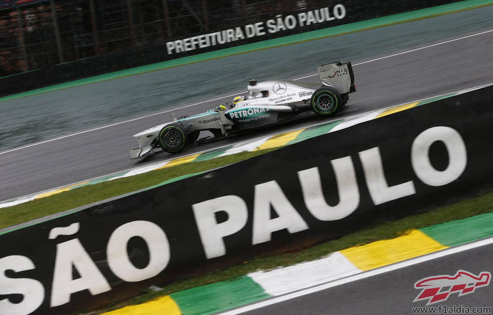 Nico Rosberg pilota con los intermedios en Sao Paulo