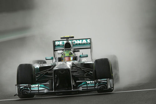 Lewis Hamilton estrenó un casco con tonos verdosos en Brasil