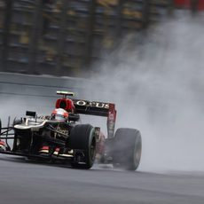 Espray de agua en el coche de Romain Grosjean