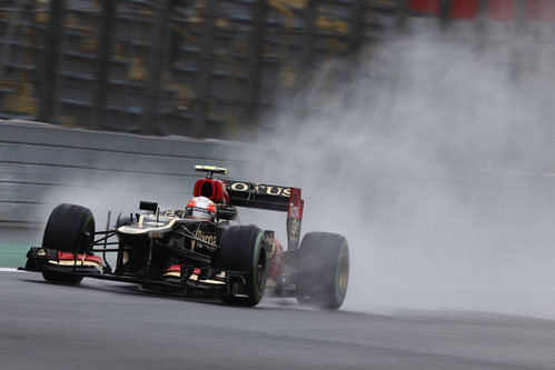 Espray de agua en el coche de Romain Grosjean