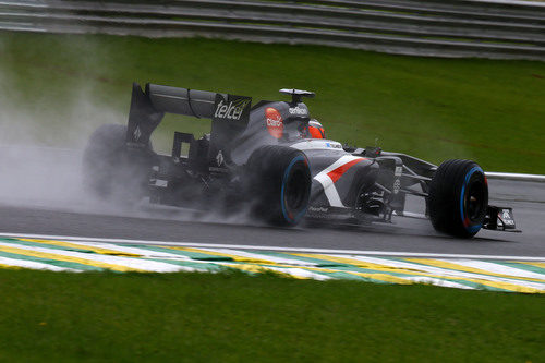 Nico Hülkenberg rueda sobre mojado