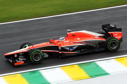 Jules Bianchi con los intermedios en Interlagos