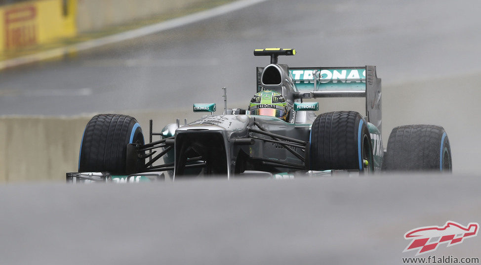 Lewis Hamilton aparece tras la subida