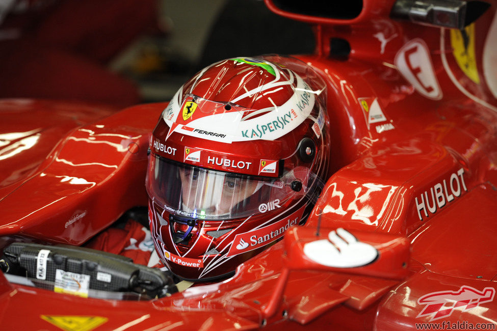 Felipe Massa se concentra en el coche