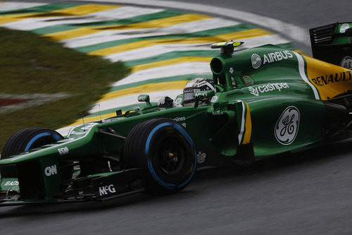 Giedo van der Garde rueda con los neumáticos de lluvia extrema