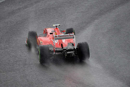 Felipe Massa navega en Interlagos