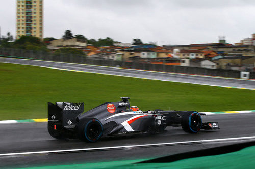 Nico Hülkenberg rueda con el compuesto de lluvia extrema