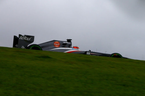 Nico Hülkenberg rueda con los neumáticos intermedios