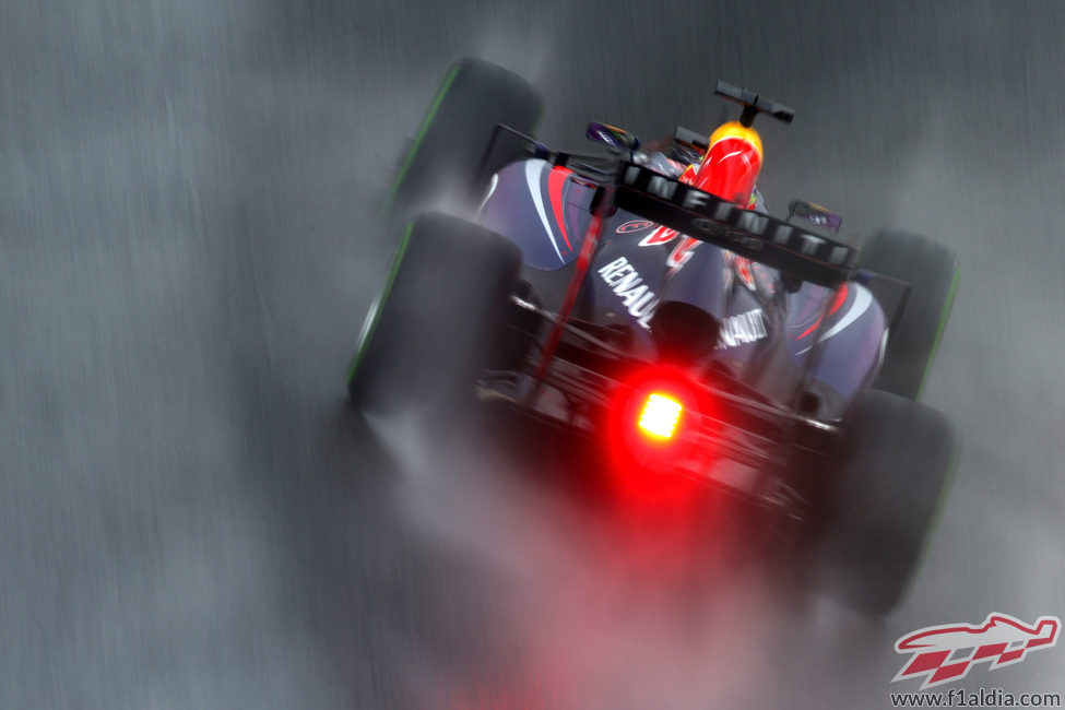 Agua y más agua para Sebastian Vettel