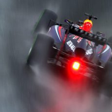 Agua y más agua para Sebastian Vettel
