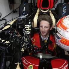 Romain Grosjean dentro de su E21