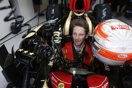 Romain Grosjean dentro de su E21