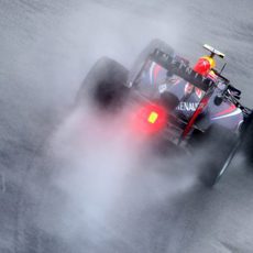 Mark Webber rueda con el compuesto de lluvia extrema