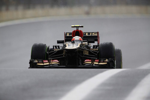 Romain Grosjean acelera en la recta del circuito de Interlagos
