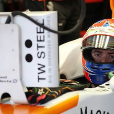 Paul di Resta observa el monitor de tiempos